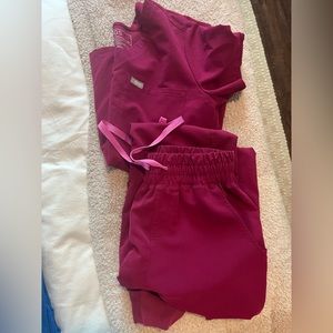 Xs jogger and xs top figs fusia pink